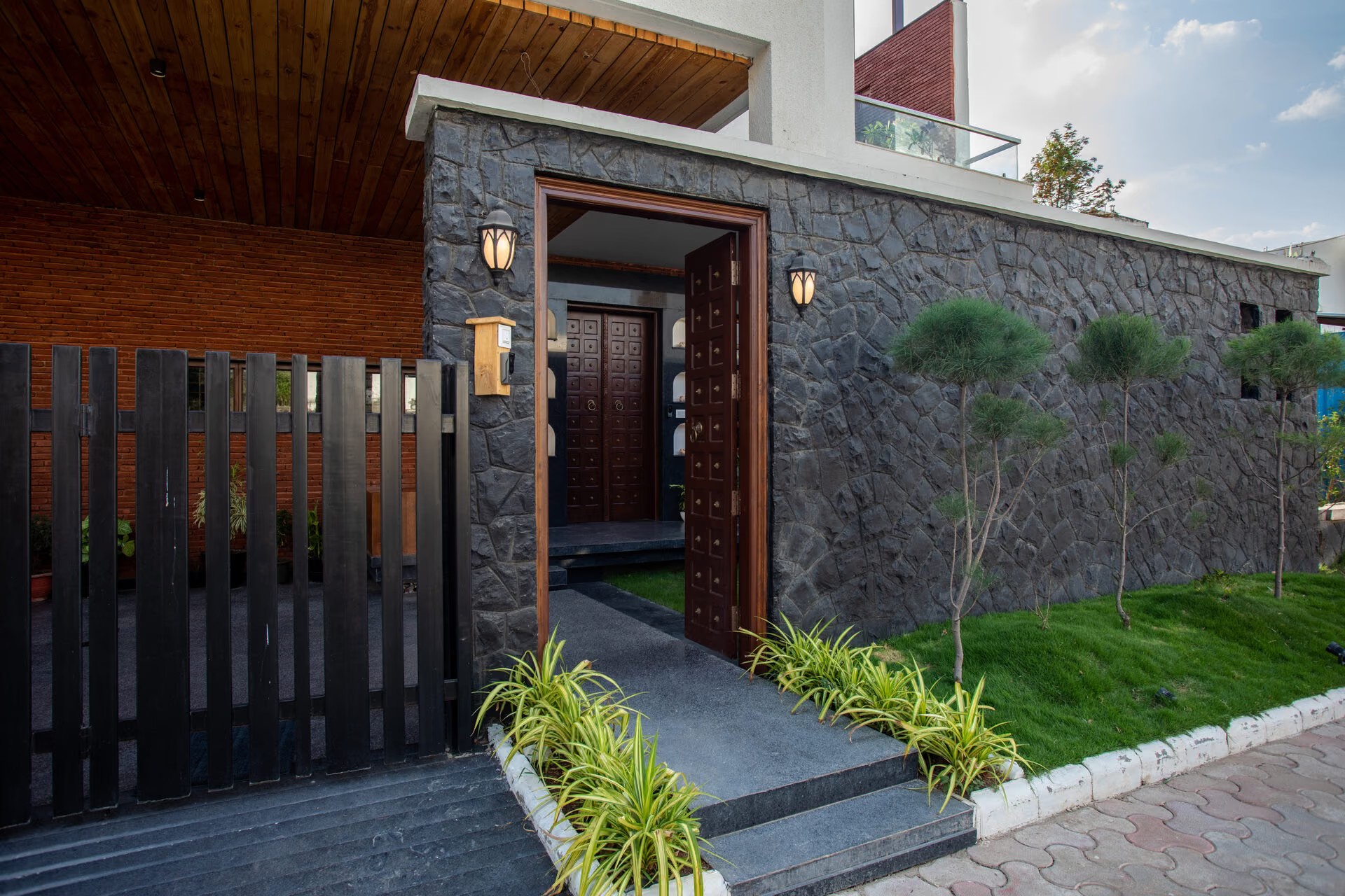 The Courtyard House 8