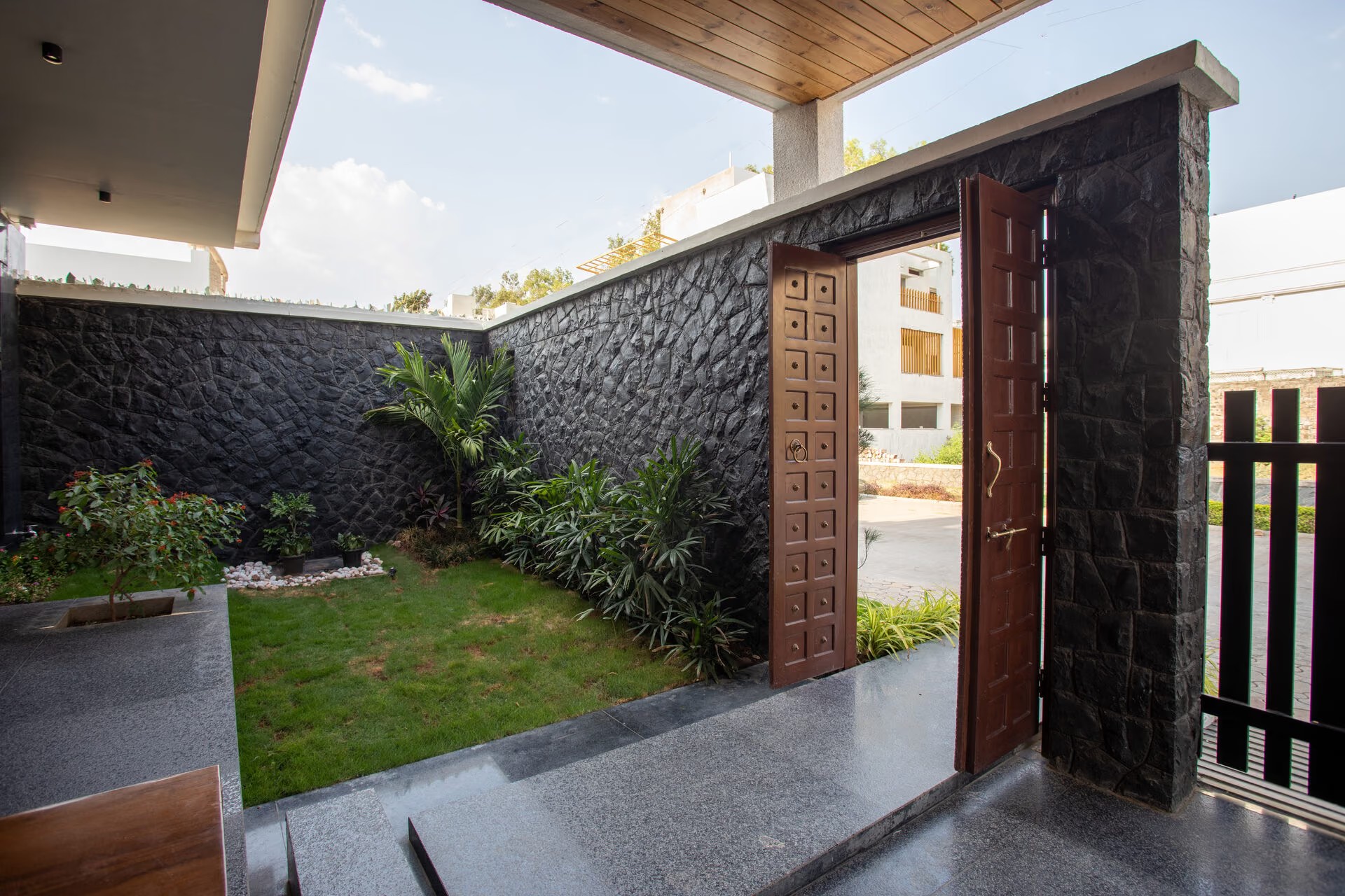 The Courtyard House 9
