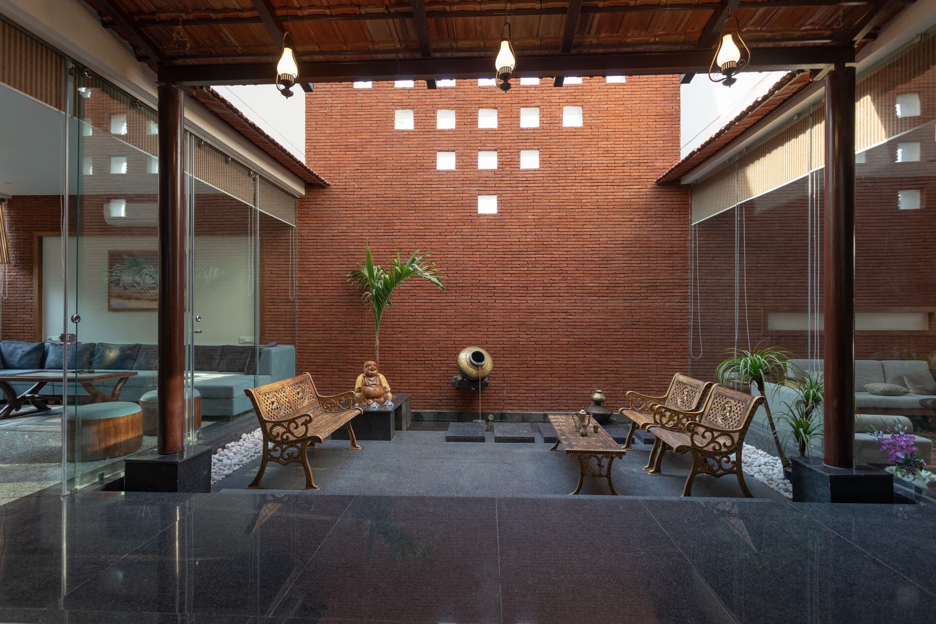 The Courtyard House 13