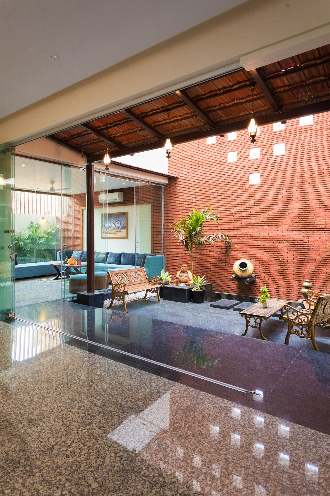 The Courtyard House 14