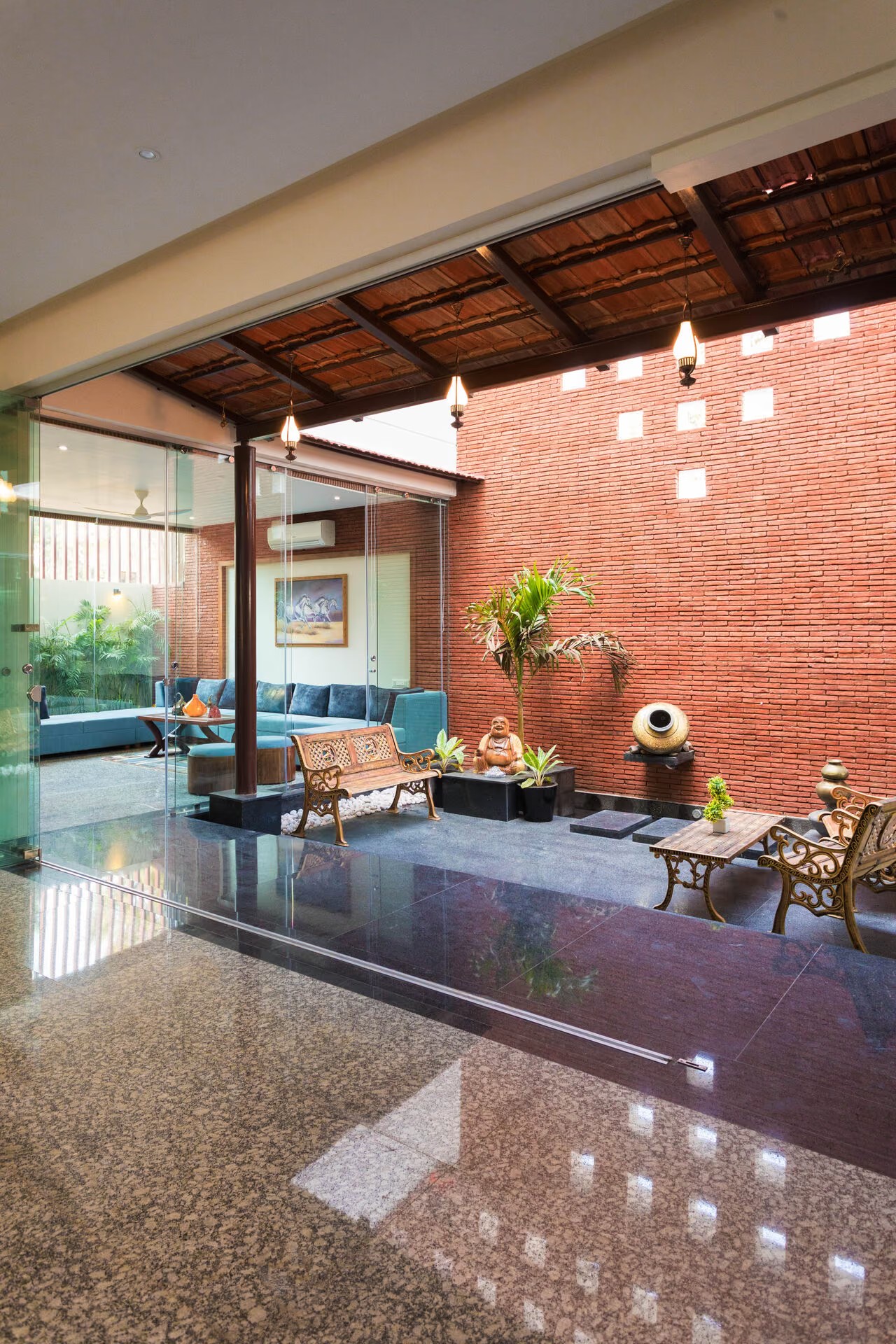 The Courtyard House 14