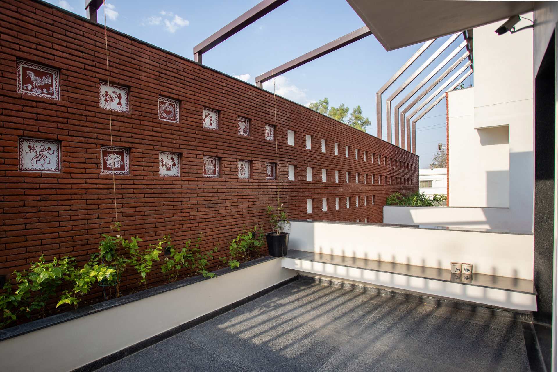 The Courtyard House 21