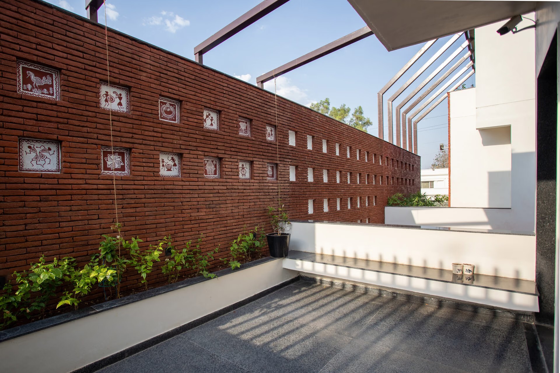 The Courtyard House 21