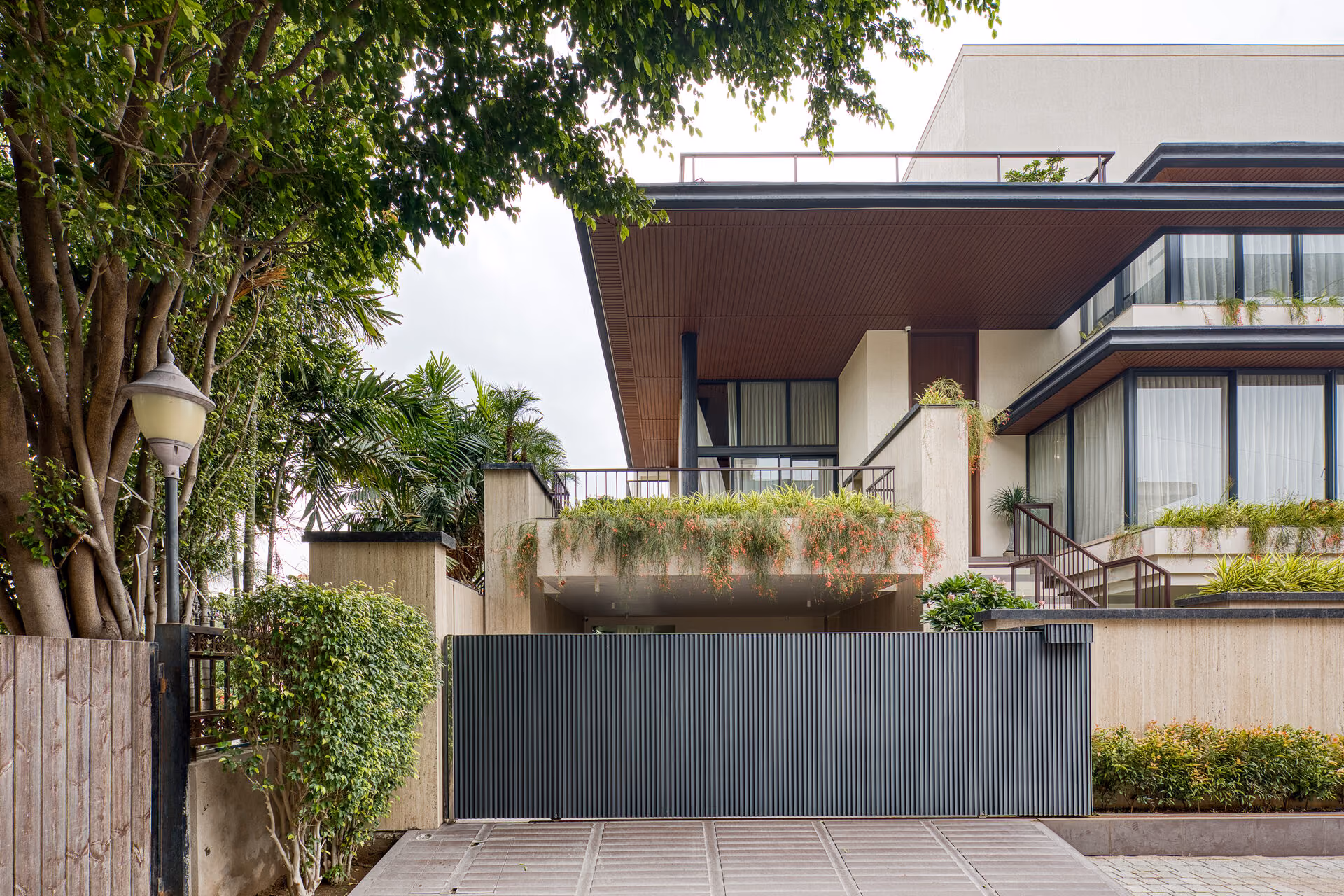 The House of Linear Lines 21