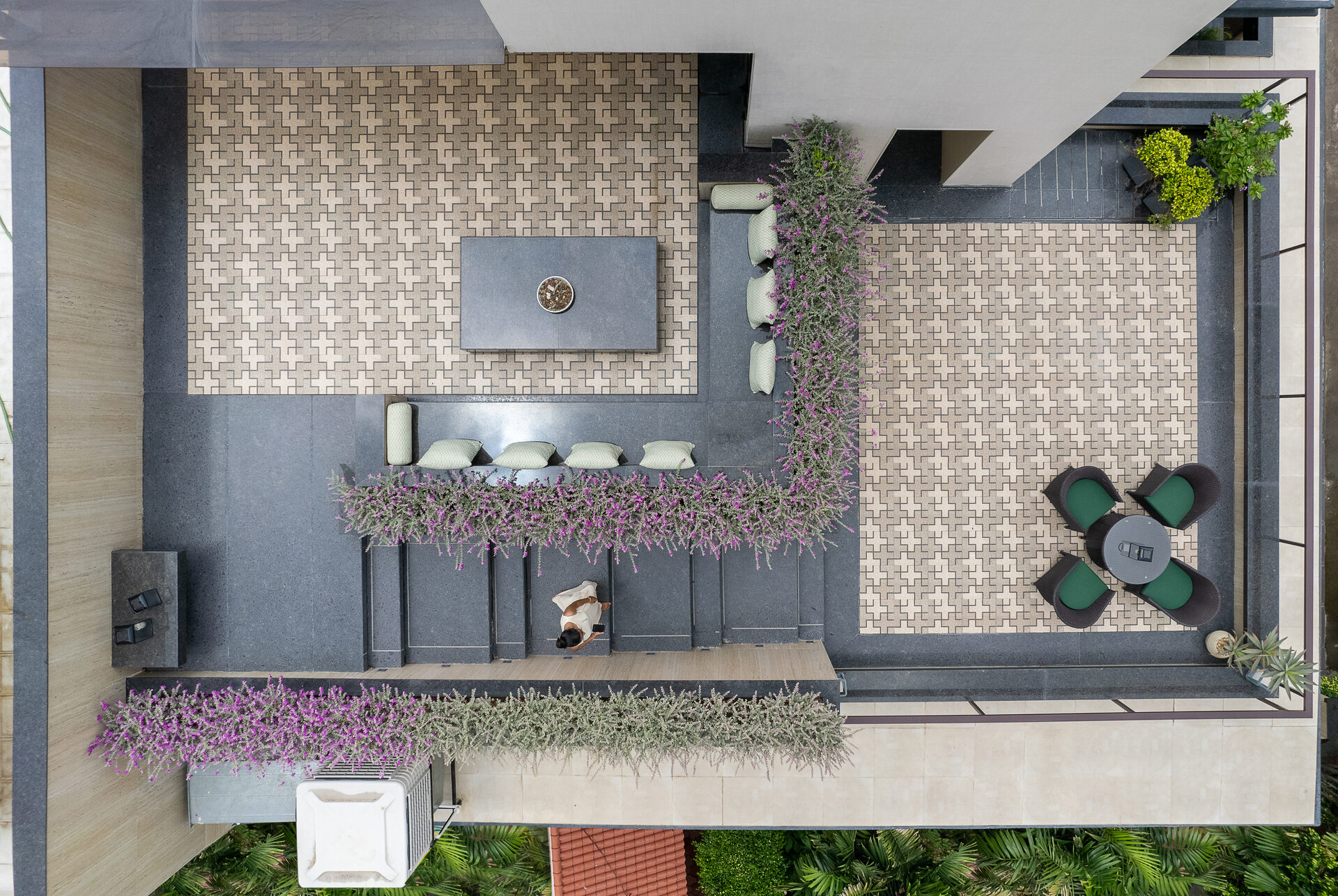House of Linear Lines 22