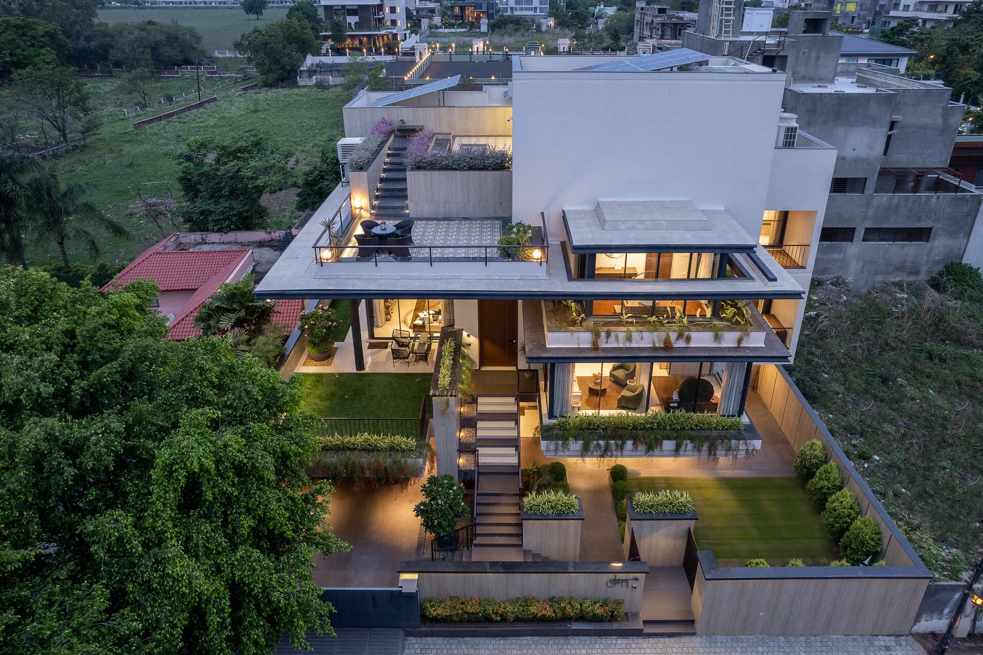 The House of Linear Lines 25