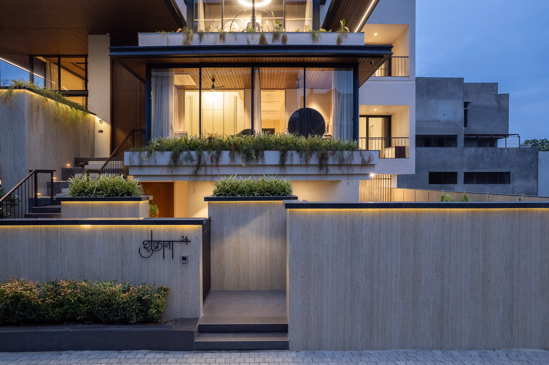 The House of Linear Lines 26