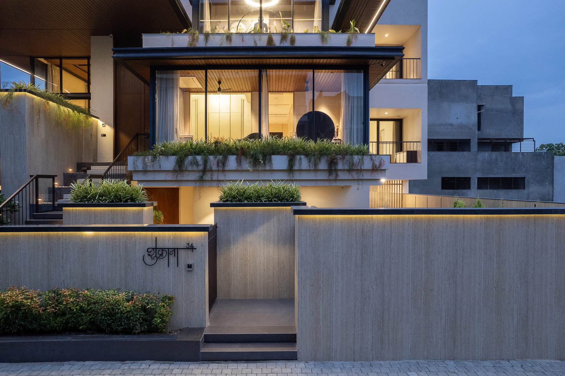 The House of Linear Lines 26
