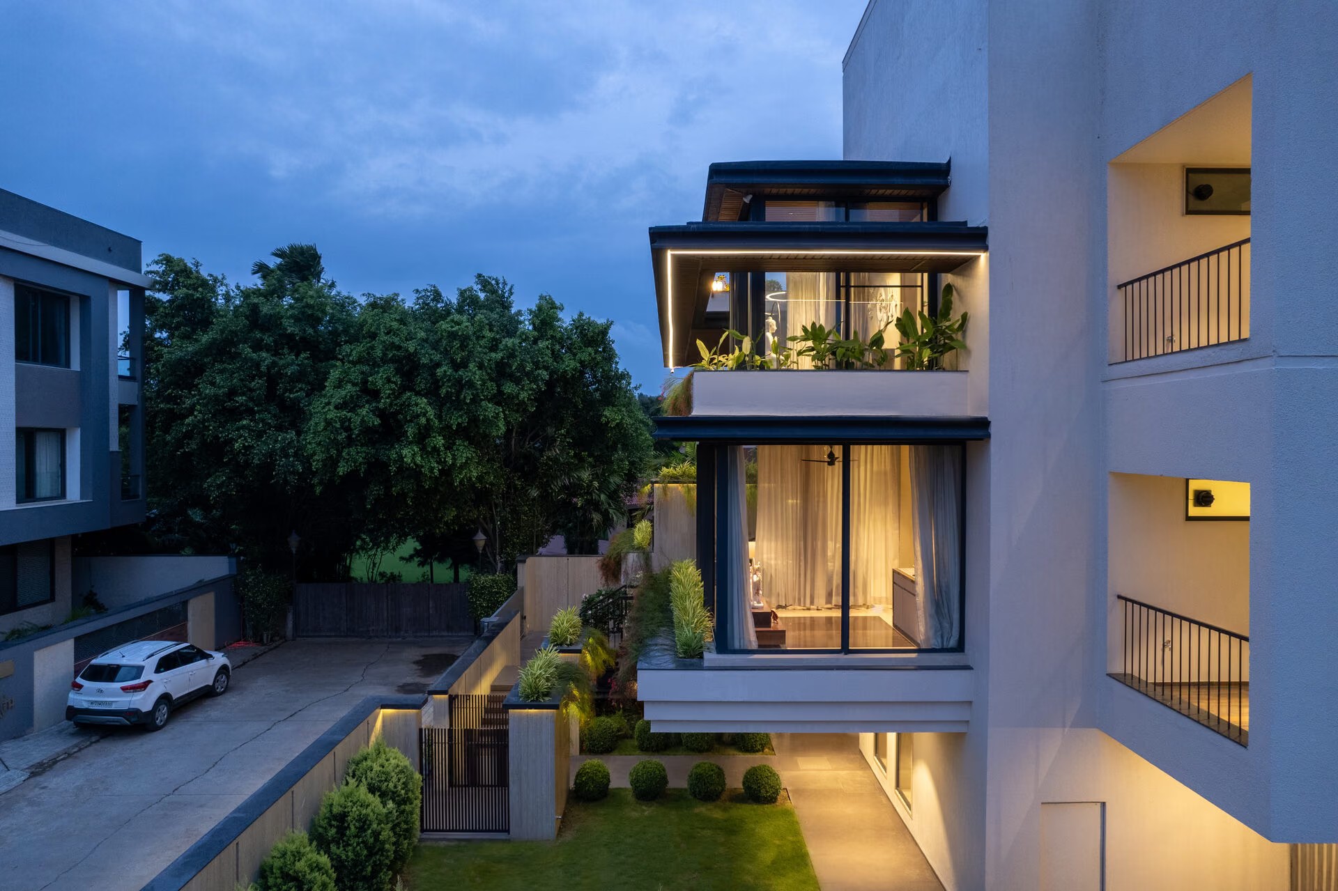 The House of Linear Lines 27