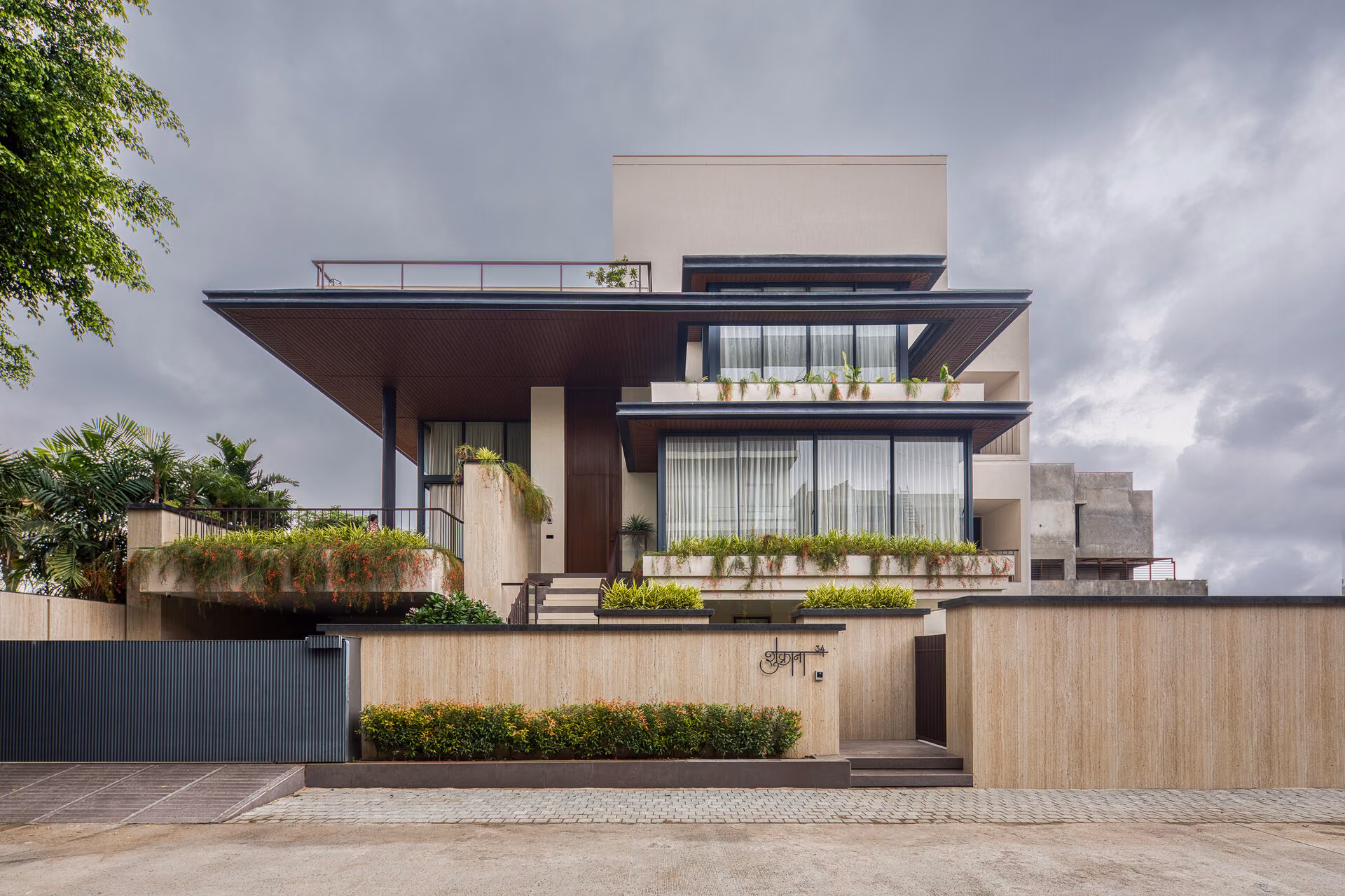 The House of Linear Lines 4