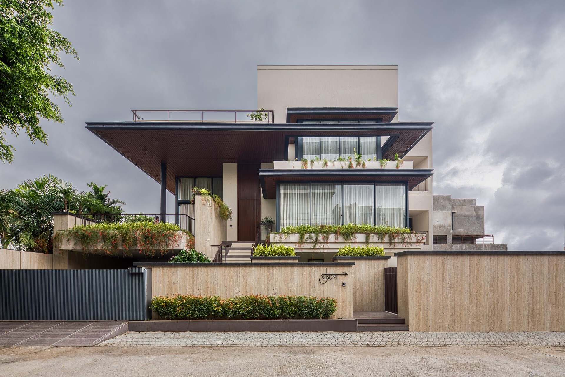 The House of Linear Lines 4