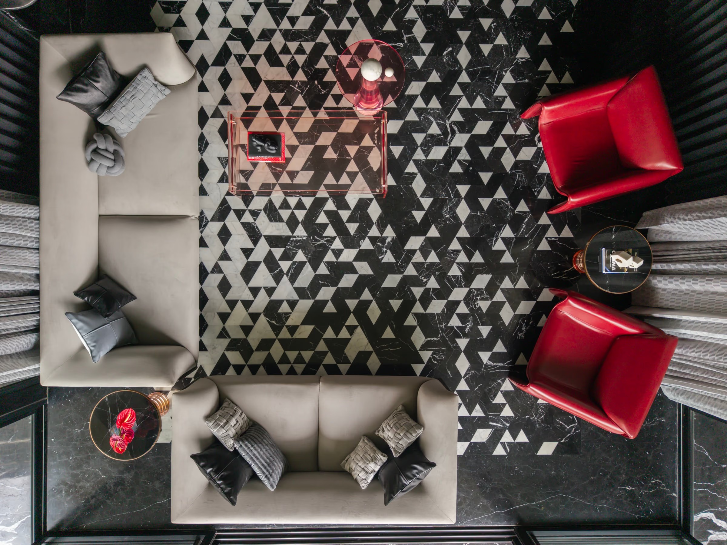 The Monochrome Rouge 1